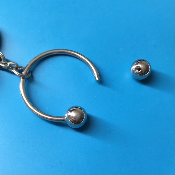 🖤Silvertone Heart locket U keychain - Picture 12 of 12